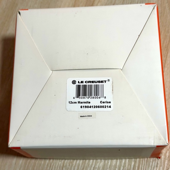 Le Creuset Mini Marmite Star Relief - Picture 9 of 9